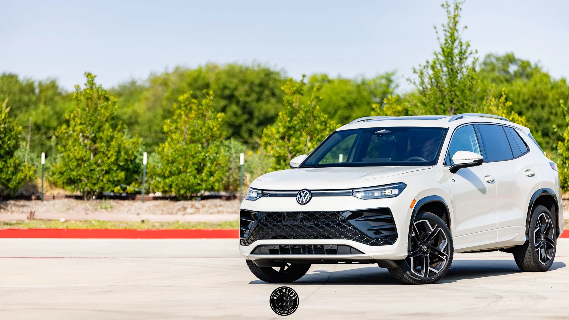 2025 Volkswagen Tiguan SEL R-Line-2.jpg
