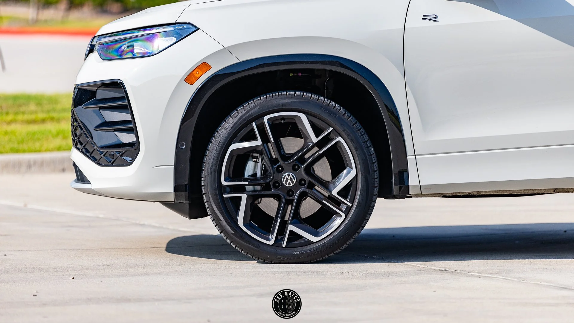 2025 Volkswagen Tiguan SEL R-Line-6.jpg