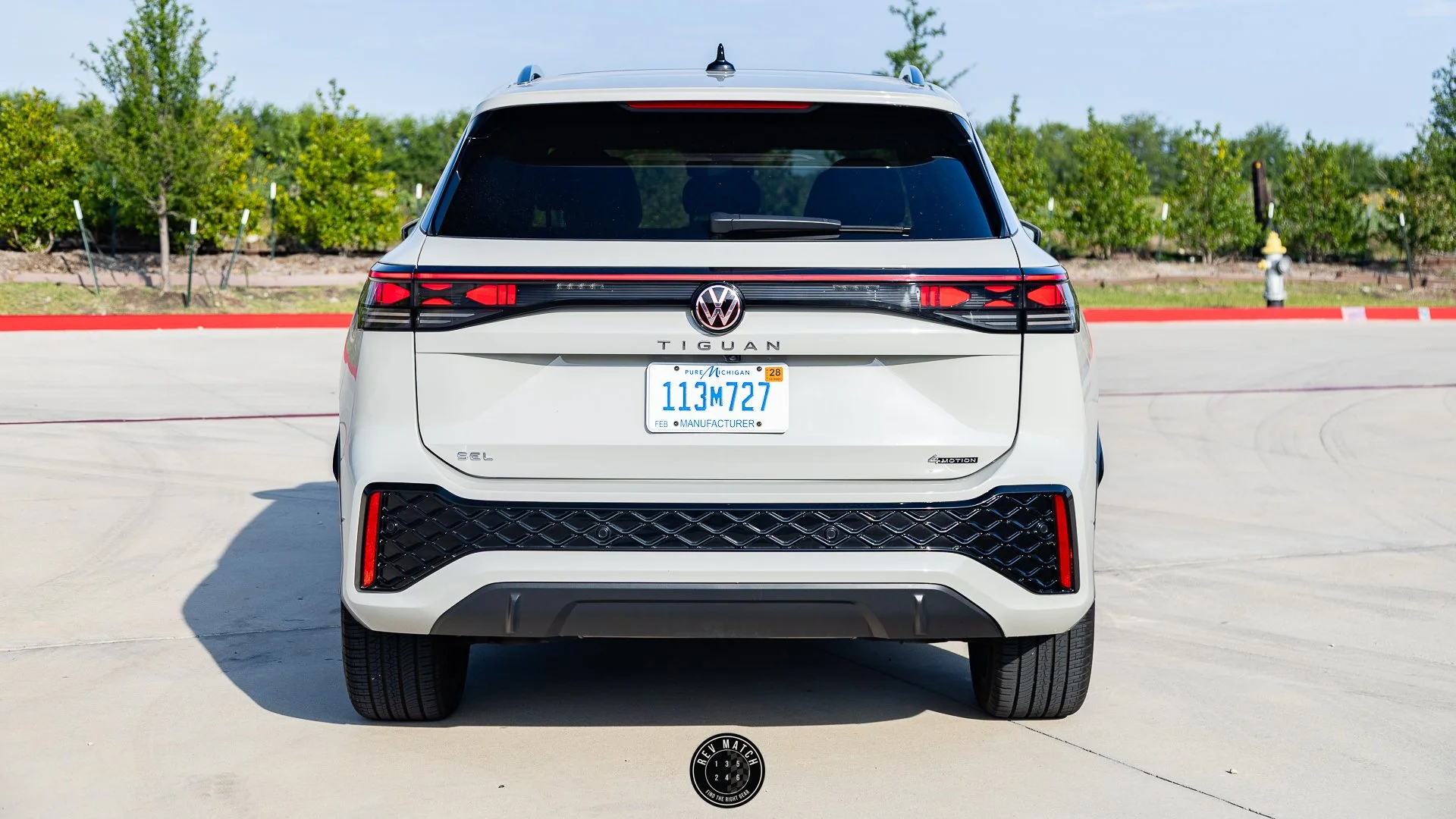 2025 Volkswagen Tiguan SEL R-Line-8.jpg
