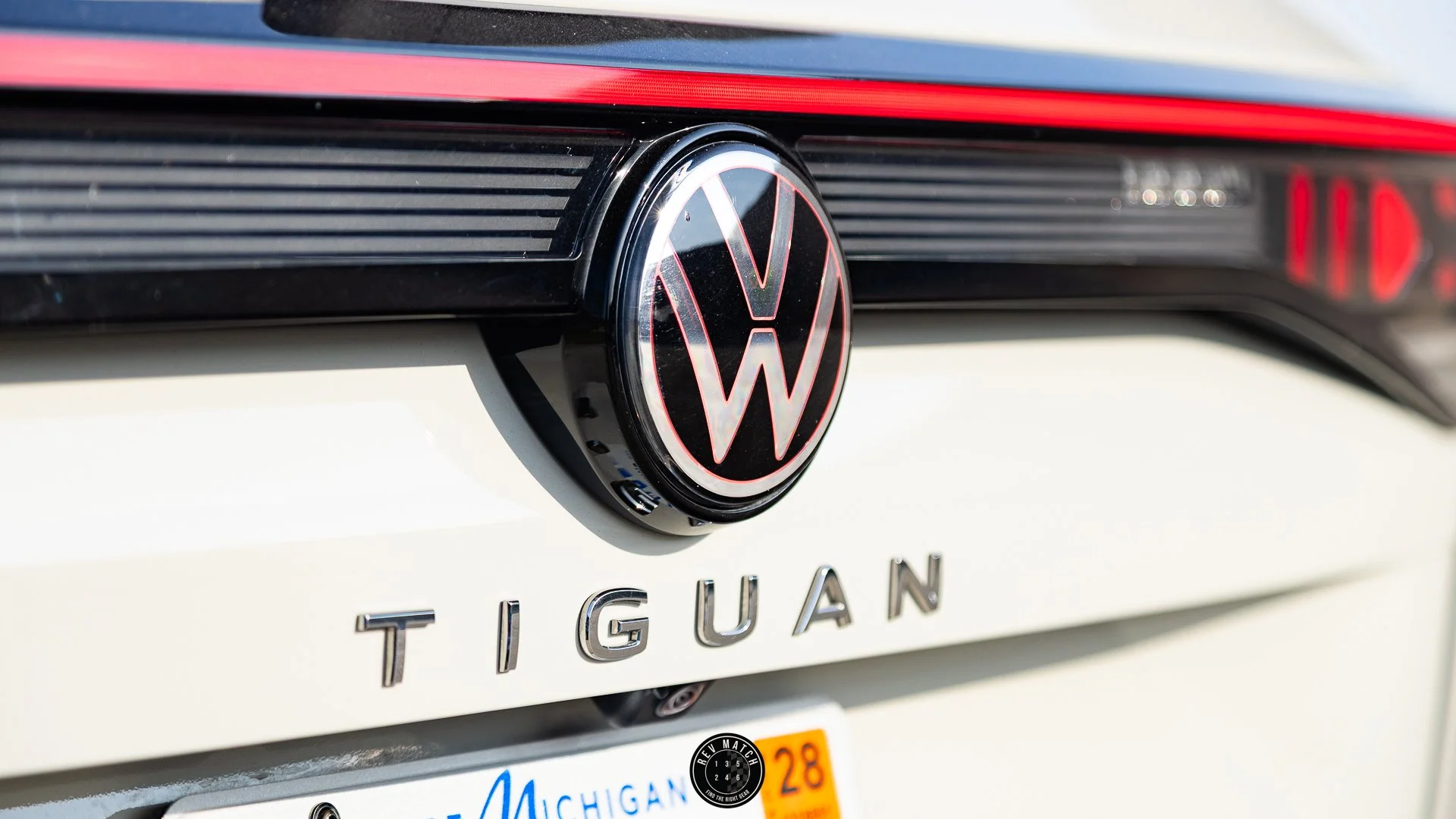 2025 Volkswagen Tiguan SEL R-Line-10.jpg