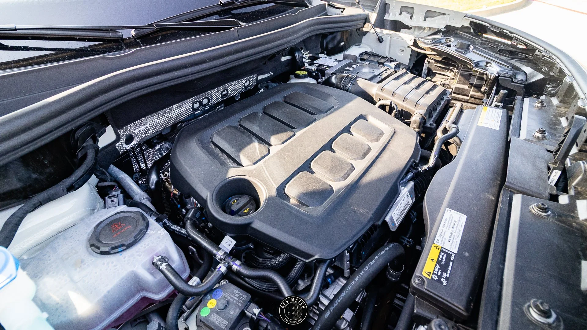 2025 Volkswagen Tiguan SEL R-Line-11.jpg