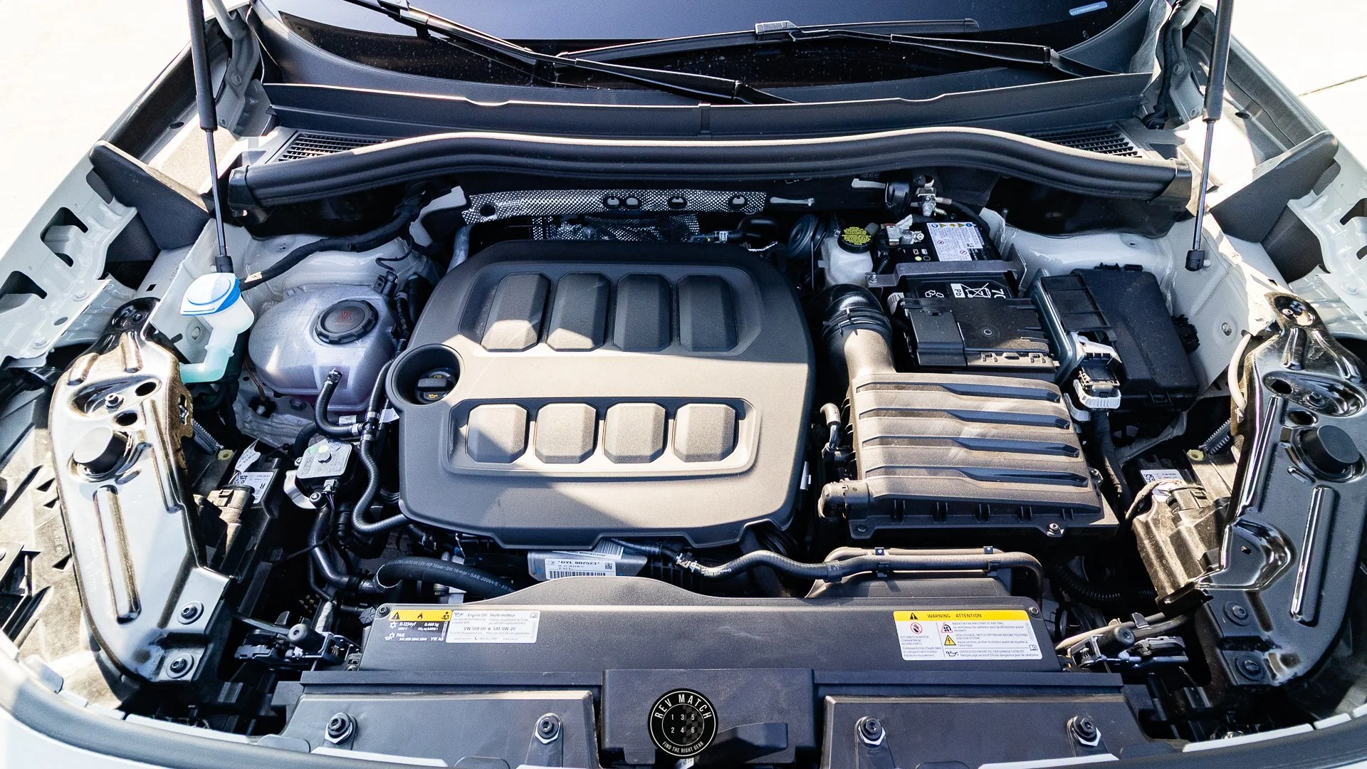 2025 Volkswagen Tiguan SEL R-Line-12.jpg