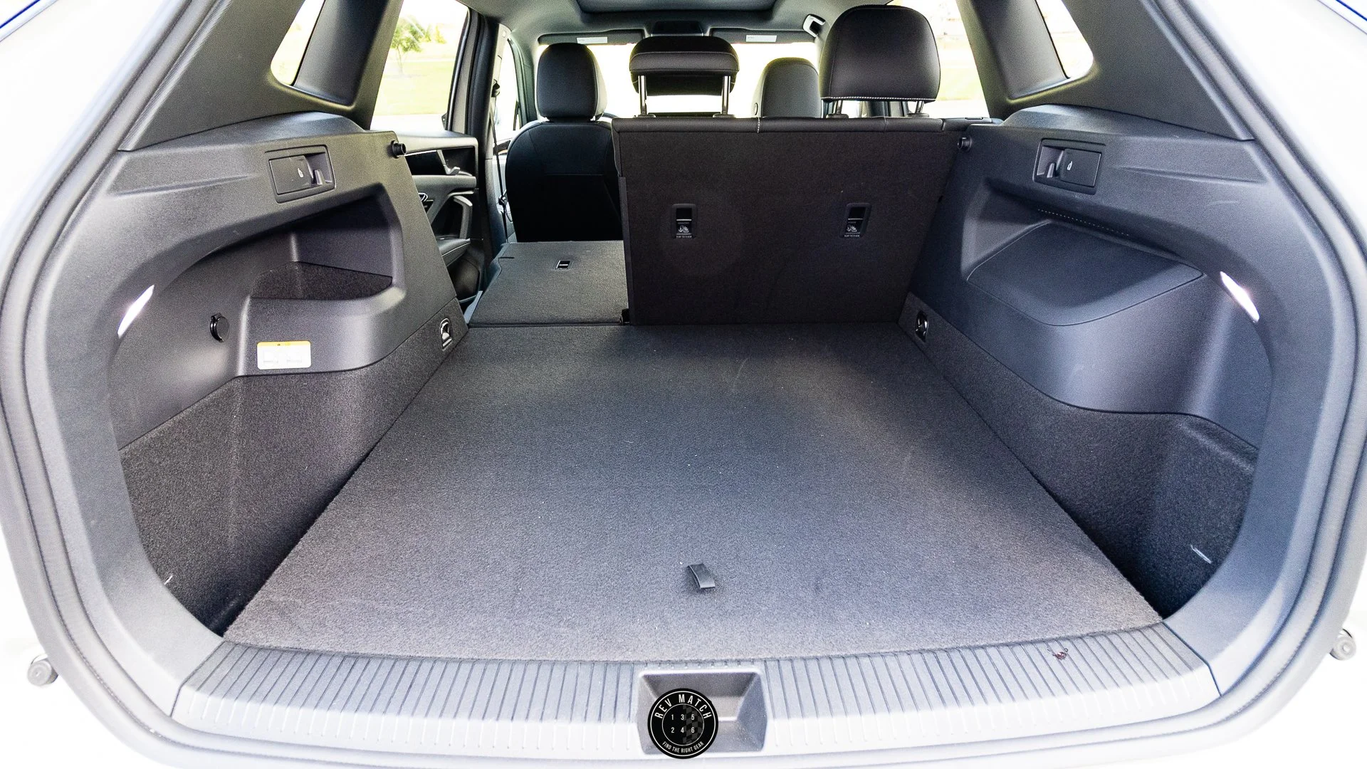 2025 Volkswagen Tiguan SEL R-Line-22.jpg