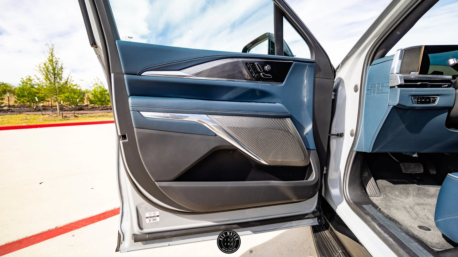 2026 Cadillac Escalade IQ-17.jpg