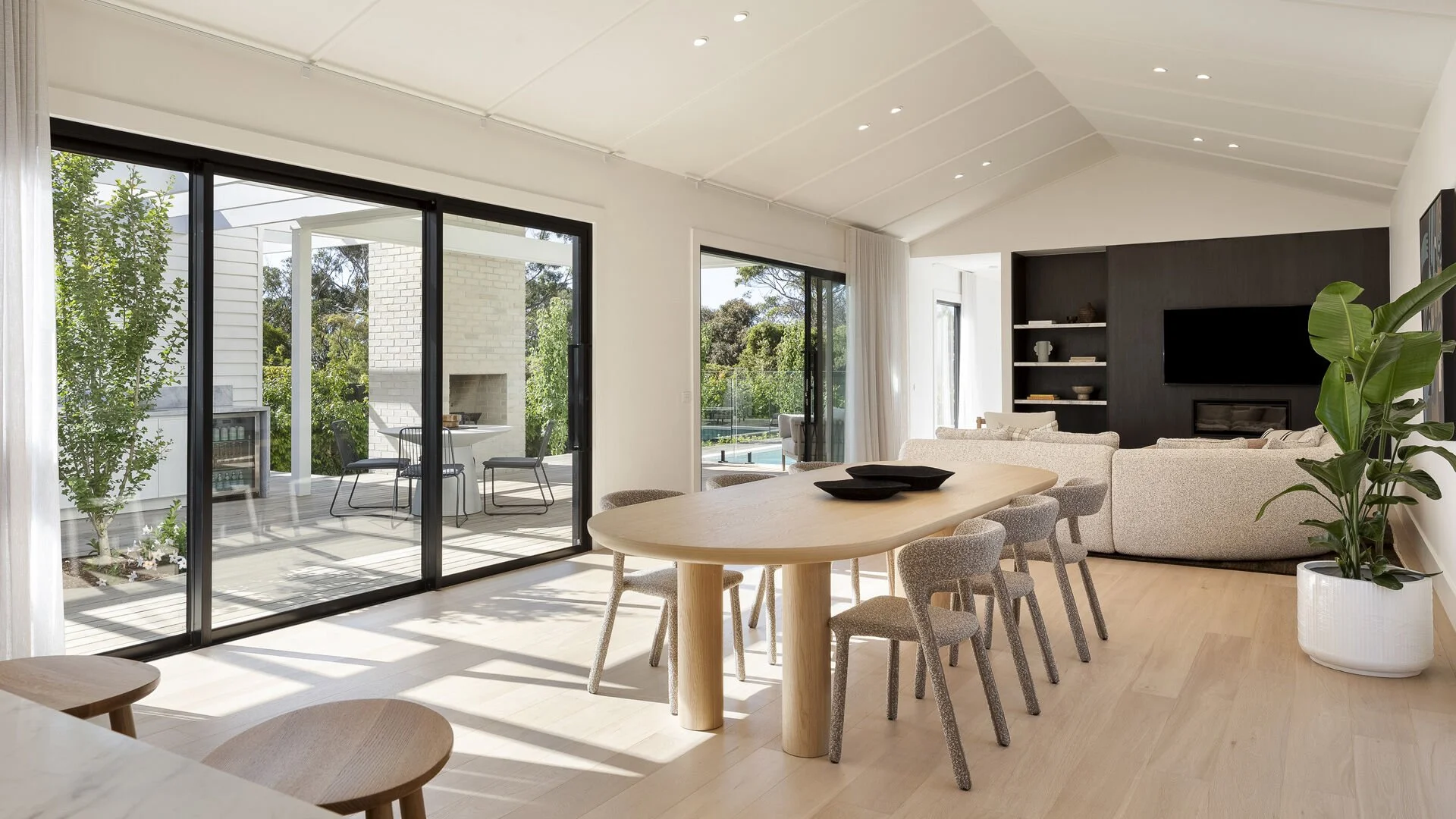 grand-prize-open-plan-dining .jpg