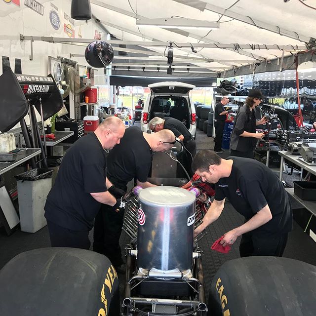 What makes the @rustoleum Rocket so dang fast? Our outstanding crew! #NHRA #Gatornationals