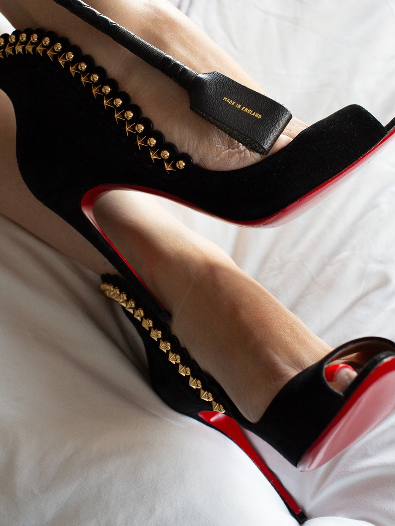 👠🆑

Wearing @christianlouboutin 

📸 @karl.clifford 

#louboutin #highheels #christianlouboutin