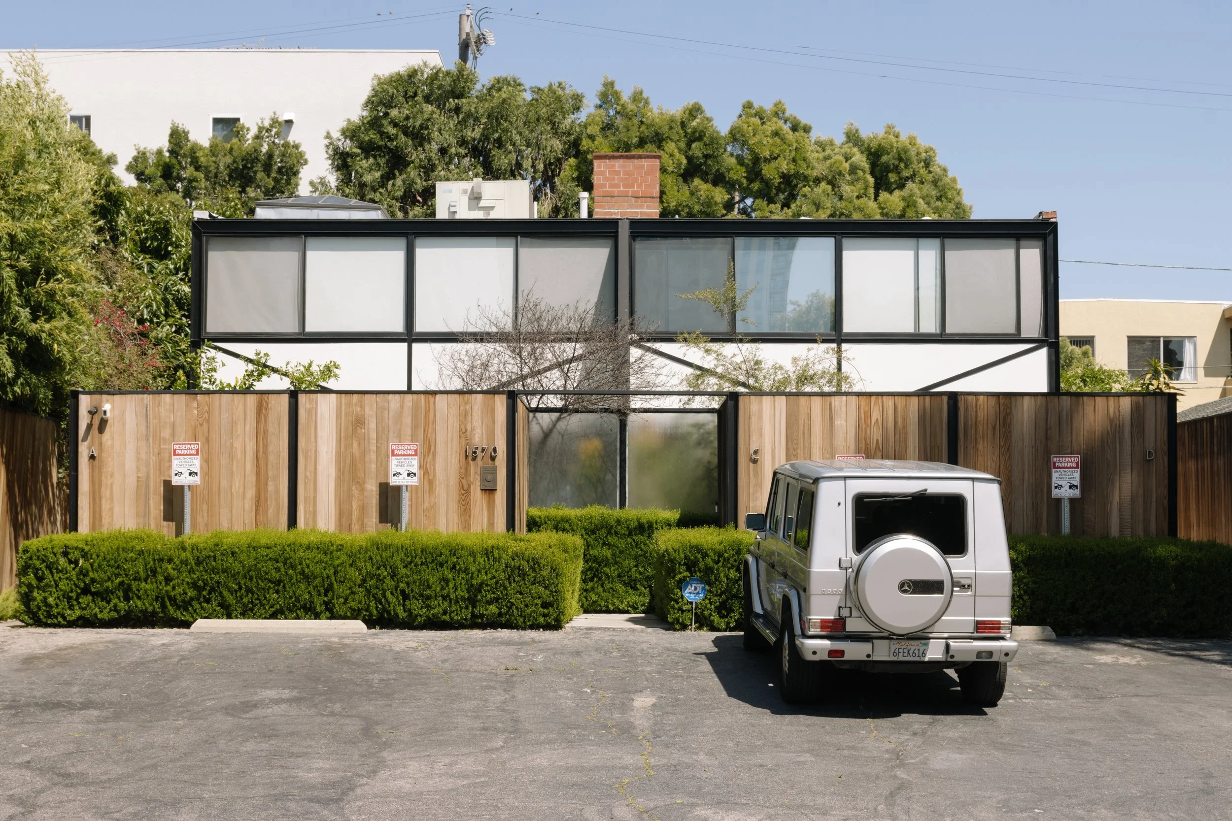 Open Space | The Courtyard Apartments, Craig Ellwood 1953