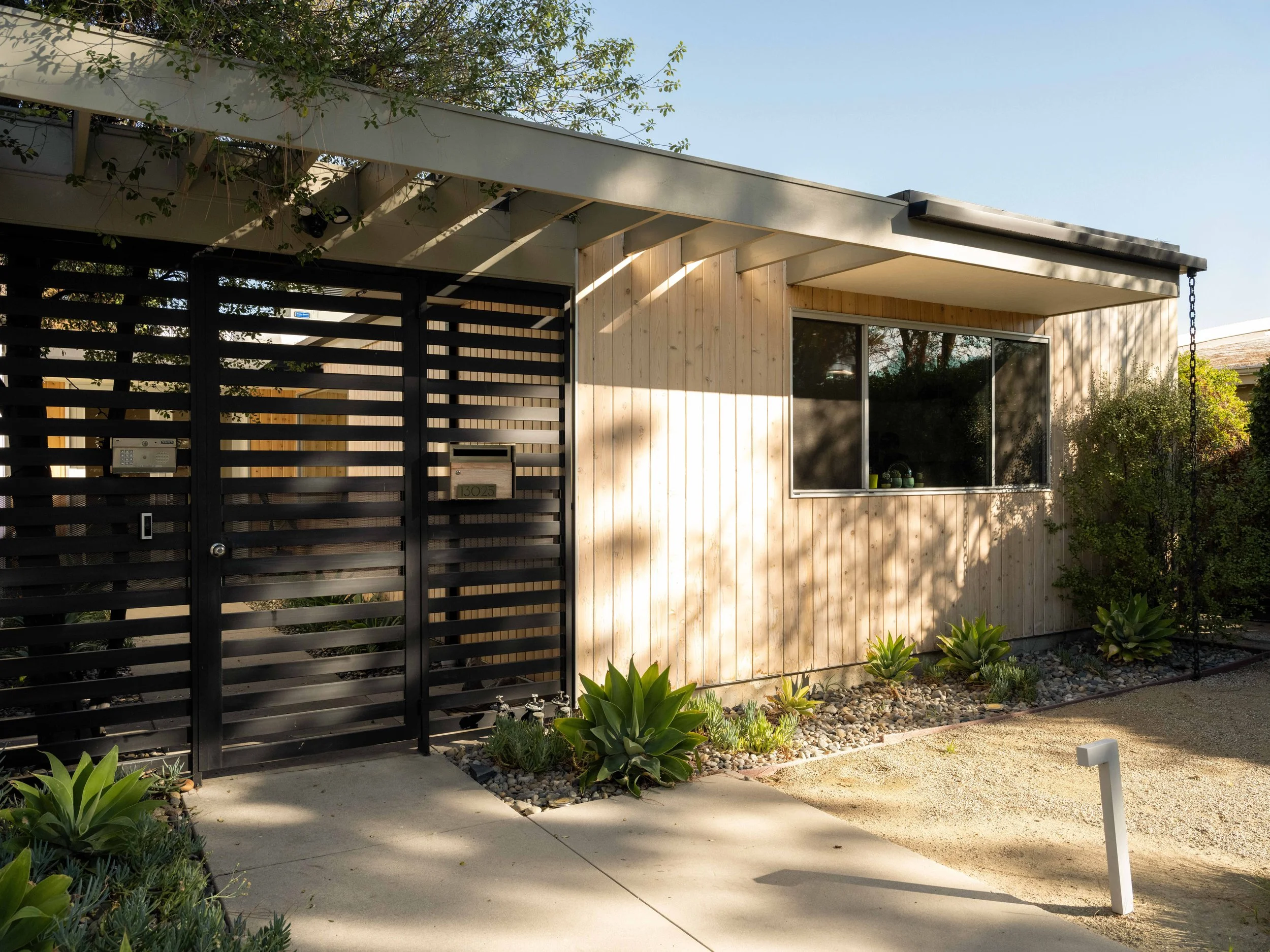 Simon House-026-2.jpg