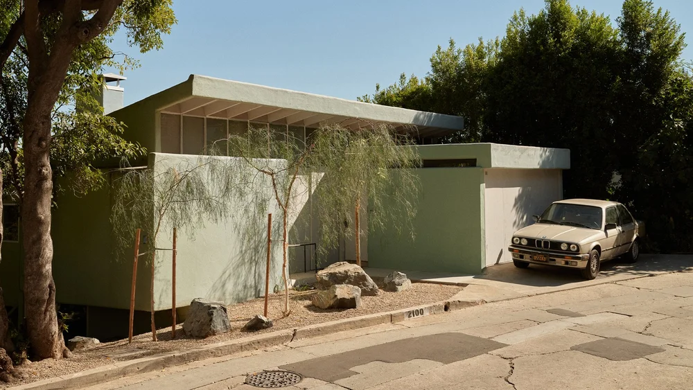 The Walker House, R.M. Schindler, 1936 — Open Space Series display picture 1