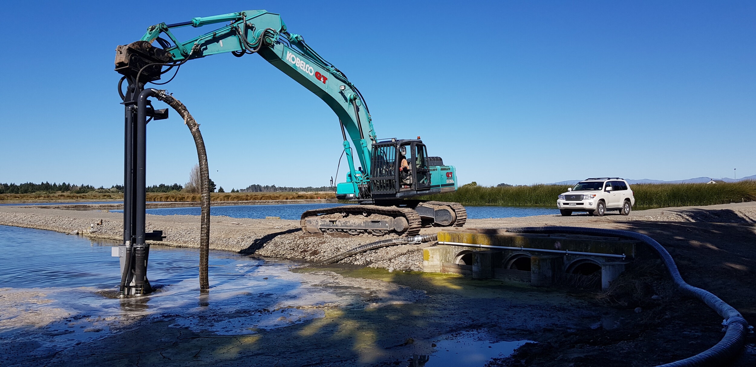 35 tonne excavator with sludge pump