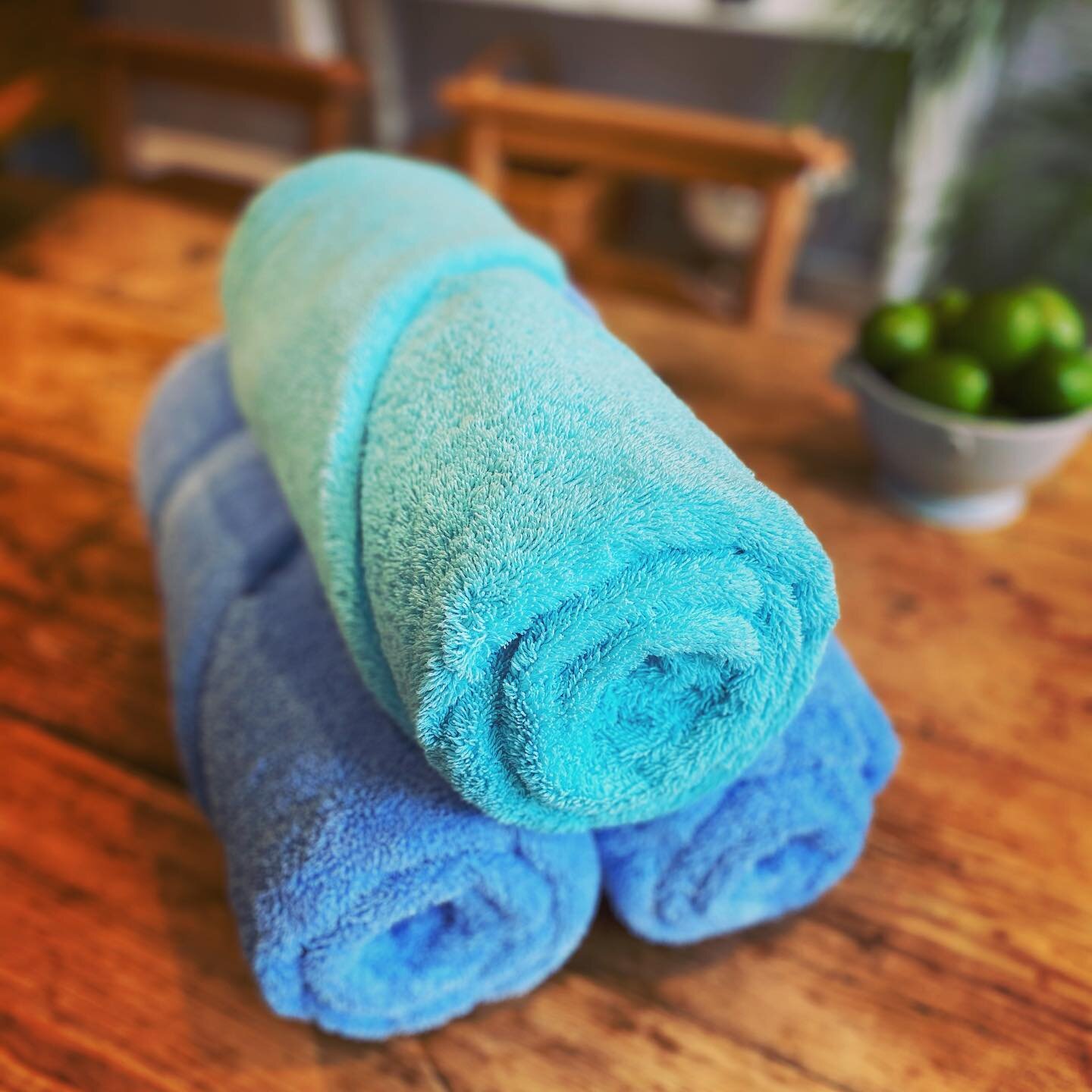 SQUEEZE THE DAY: Tips, tricks &amp; habits for a life of joy &amp; zest!🍈

✨Roll your towels!✨

I can&rsquo;t even tell you why, but there is something so very fun &amp; satisfying about rolling a towel. 😂

As a certified KonMari Consultant, I alwa