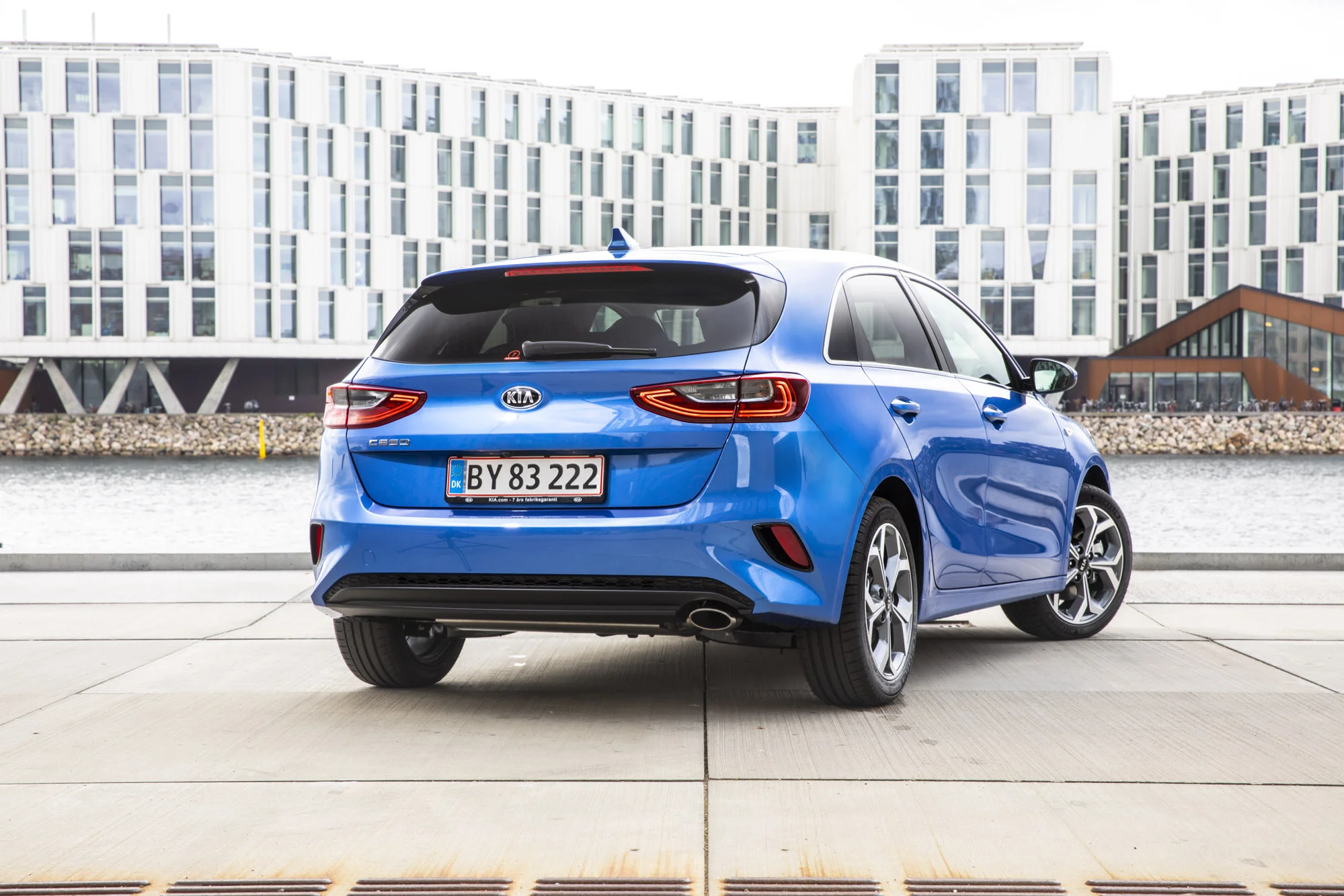 2018_Kia_Ceed_Stationær_02.jpg