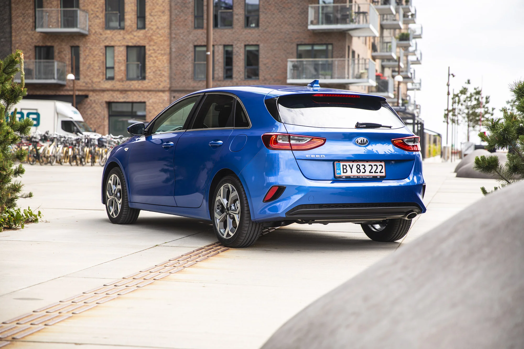 2018_Kia_Ceed_Stationær_05.jpg