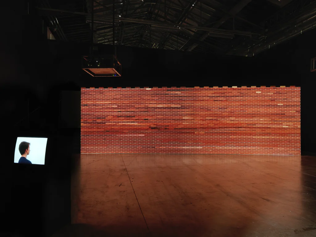 Vue de l’exposition “Pan” de Taro Izumi, Palais de Tokyo.