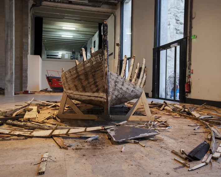Vue de l’exposition de Héctor Zamora “Ordre et Progrès”, Palais de Tokyo.