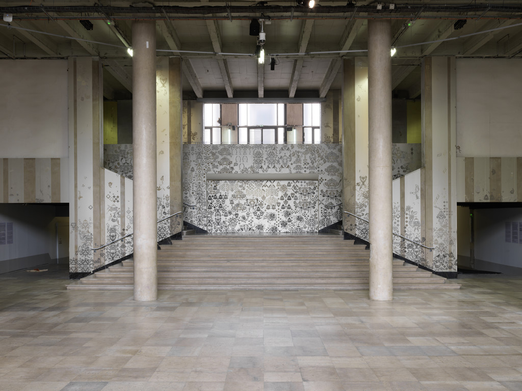 Vue de l’exposition de Hannah Bertram, “Phœnix in ruins”. Palais de Tokyo.