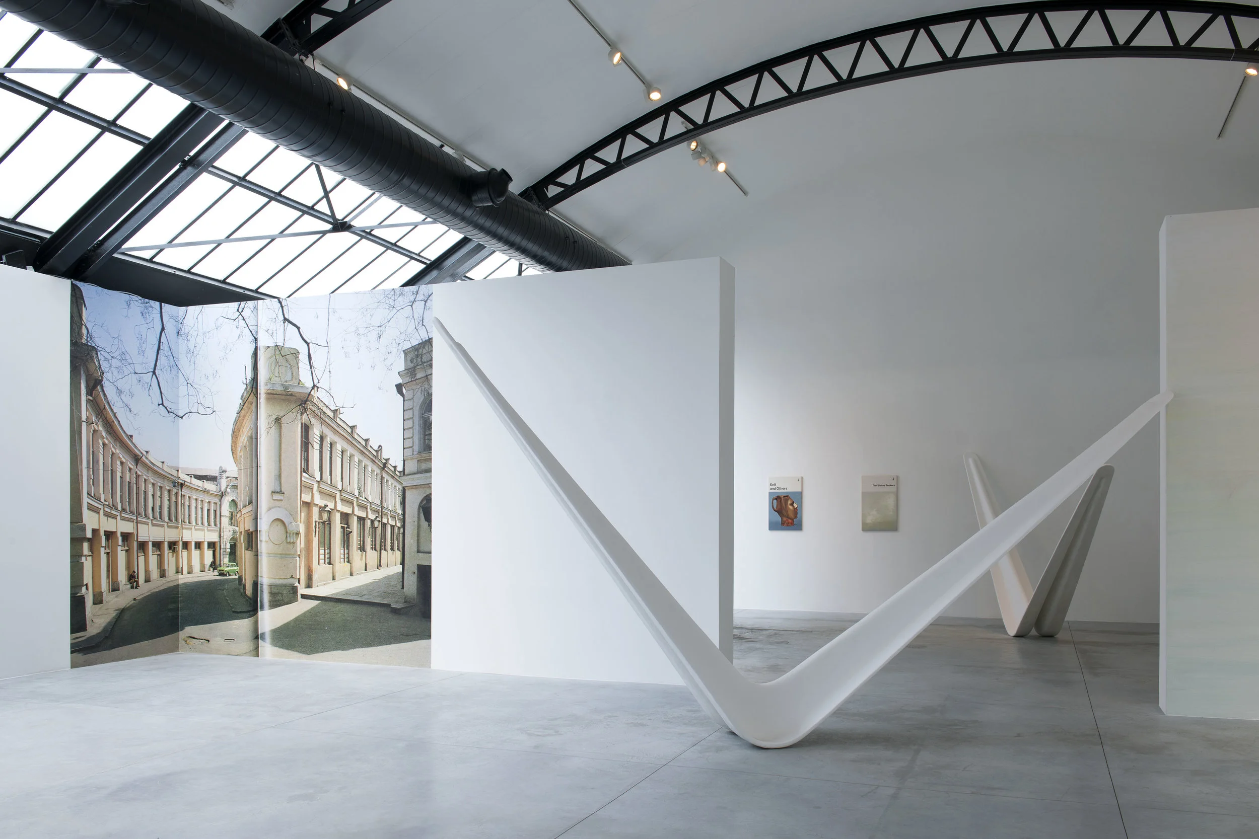 Vue de l’exposition de Rodrigo Bueno, “Out of character”. Palais de Tokyo.