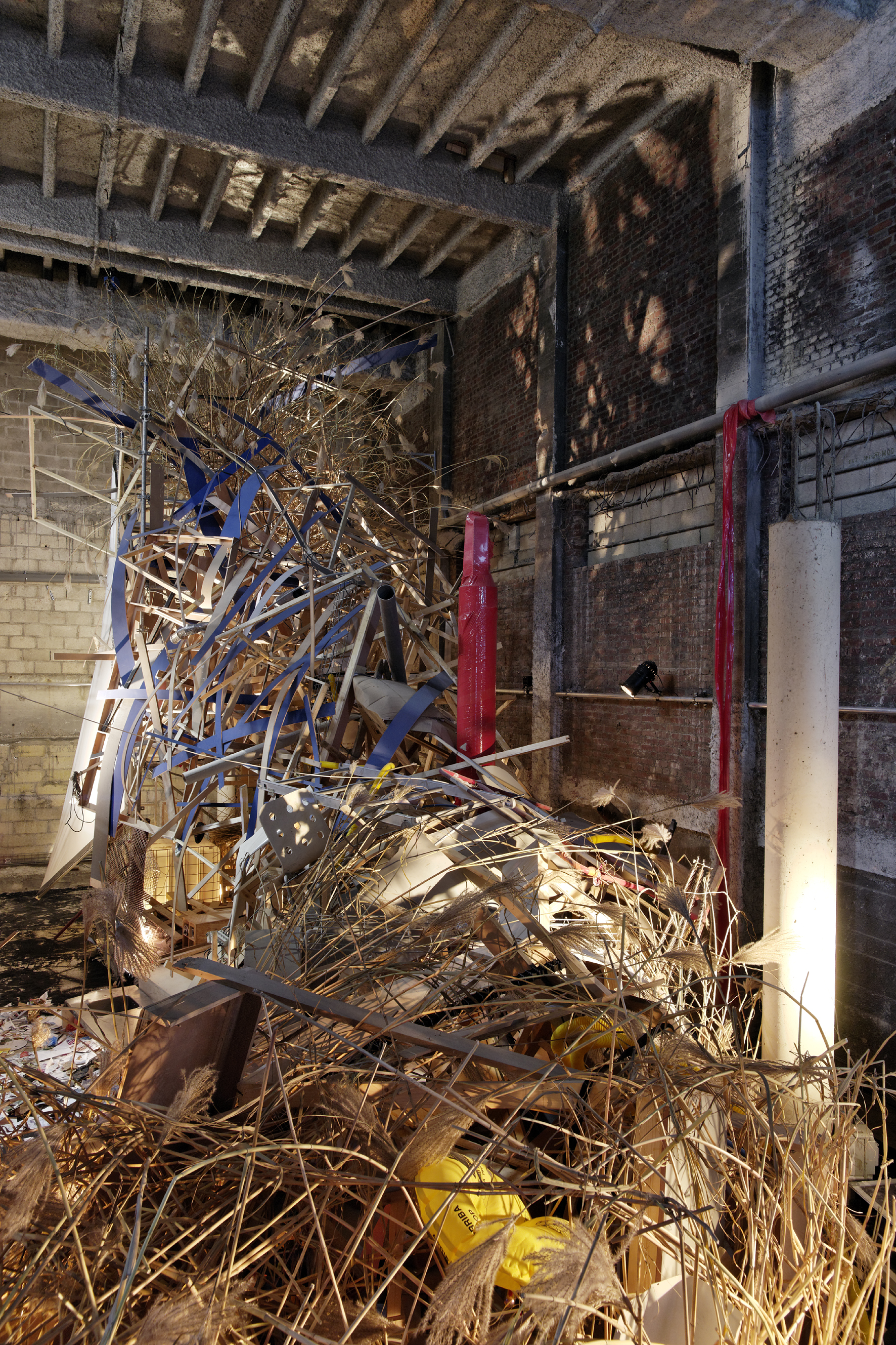 Vue de l’exposition de Asim Waqik, “Bordel Monstre”. Palais de Tokyo.