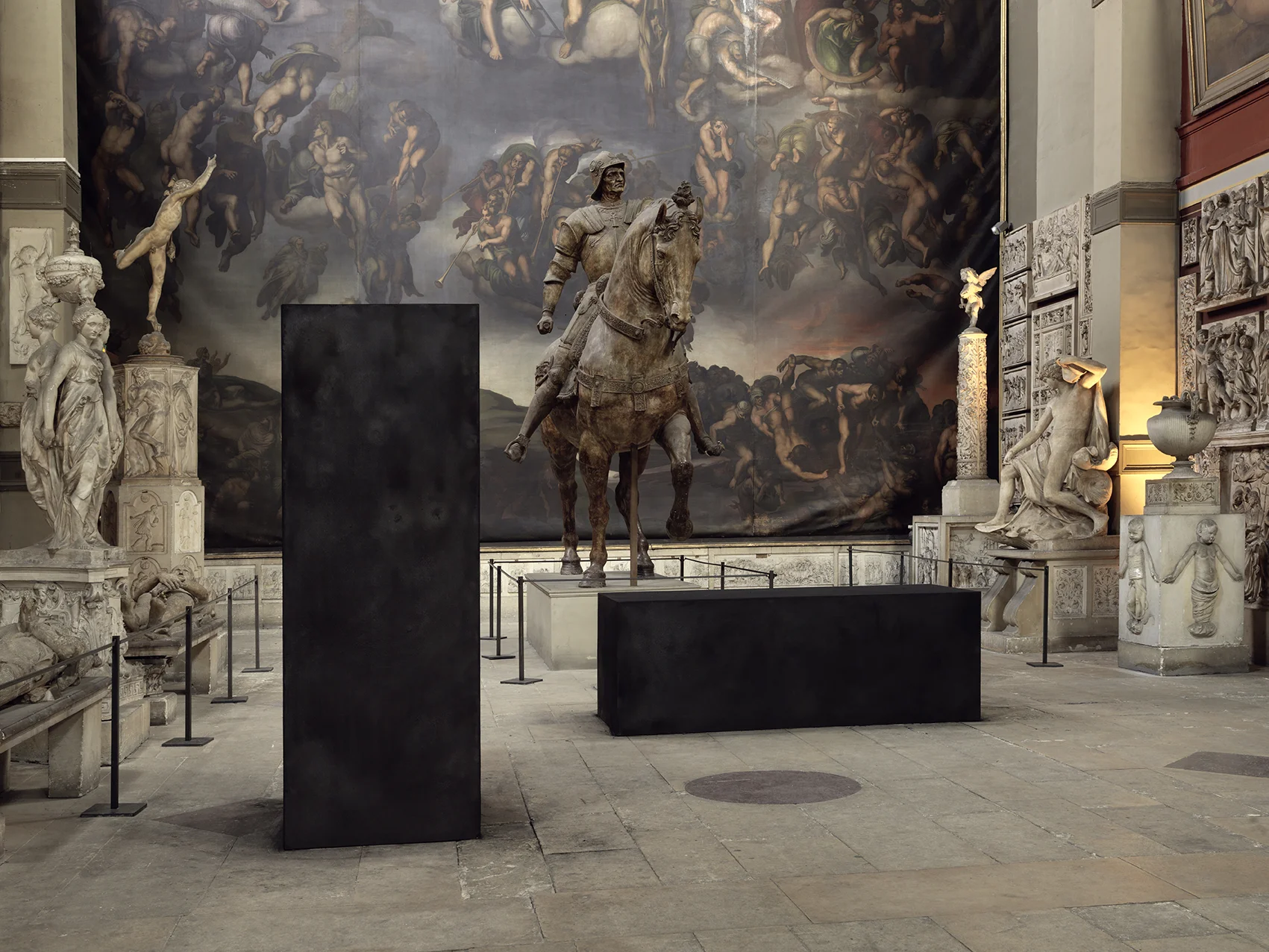 Vue de l’exposition de Matias Duville, “Discard Geography”. Ecole nationale des Beaux-Arts de Paris.