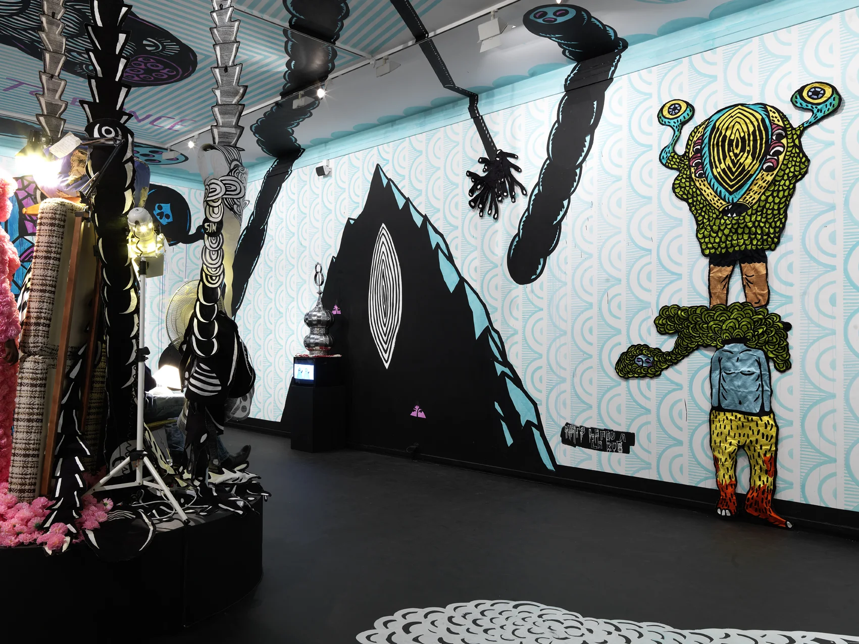 Vue de l’exposition de Eko Nugroho, “Témoin hybride”. MAMVP.