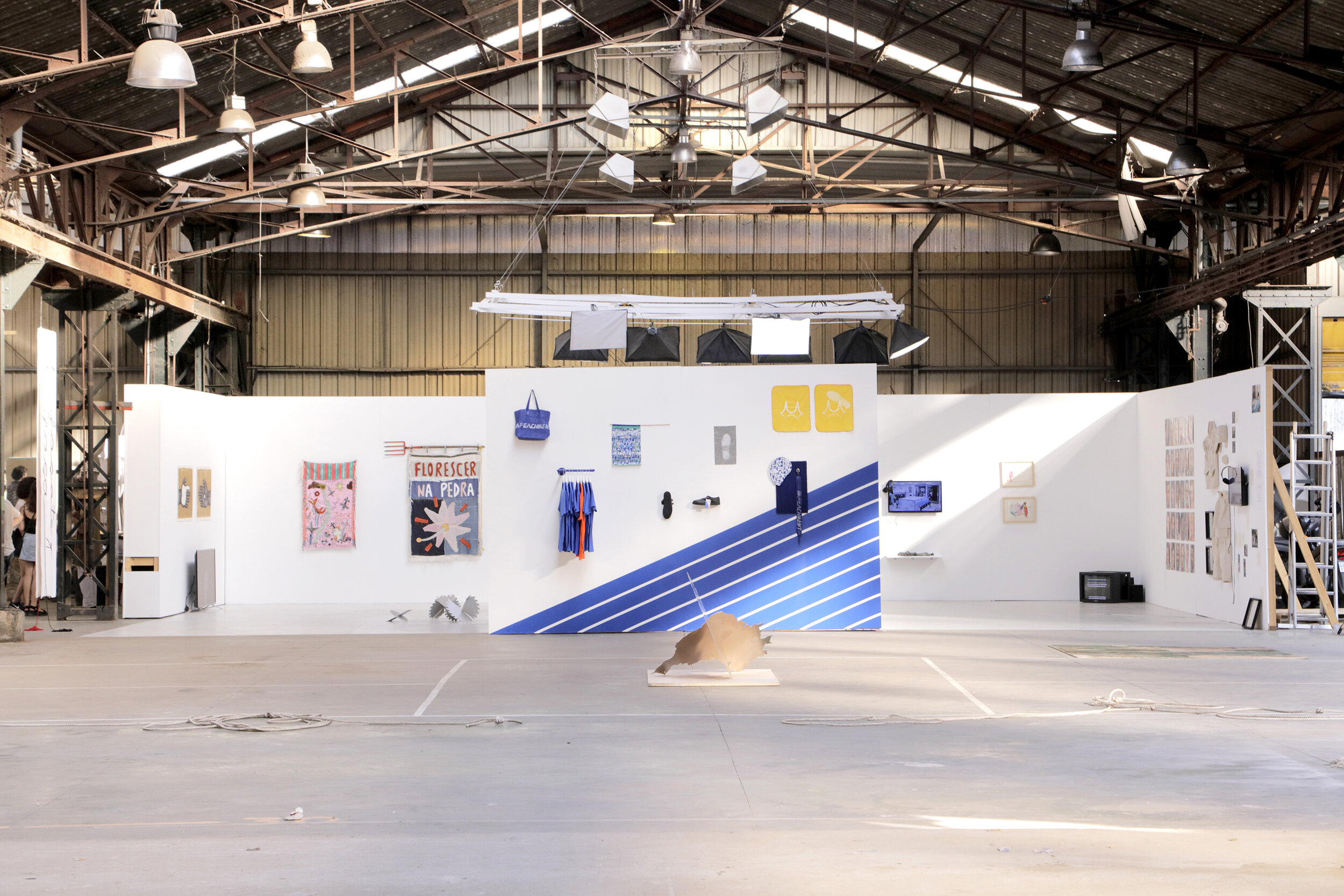 Vue de l’exposition "Demain sera un autre jour", 2020, studio Iván Argote - Les grandes-Serres Pantin