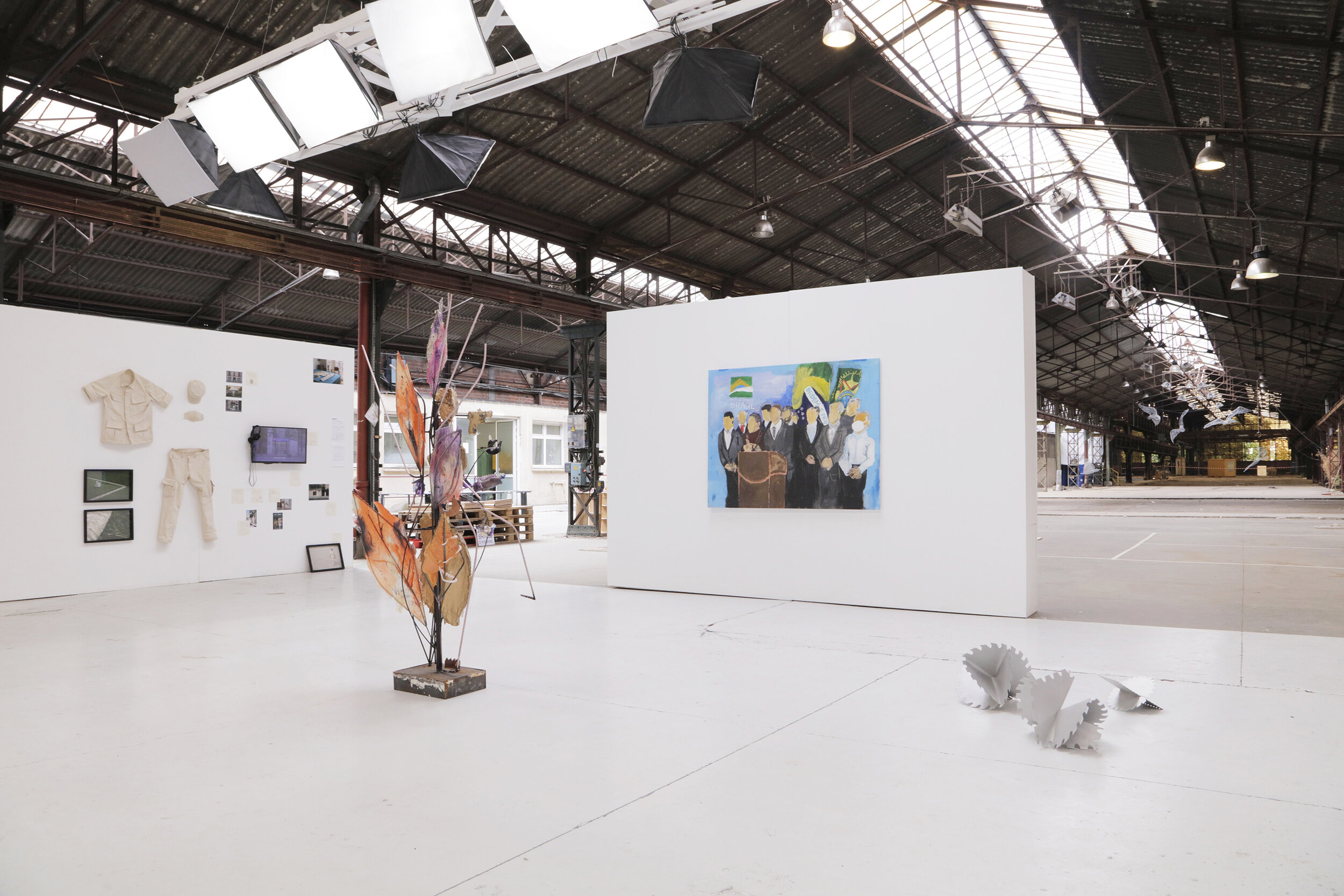 Vue de l’exposition "Demain sera un autre jour", 2020, studio Iván Argote - Les grandes-Serres Pantin