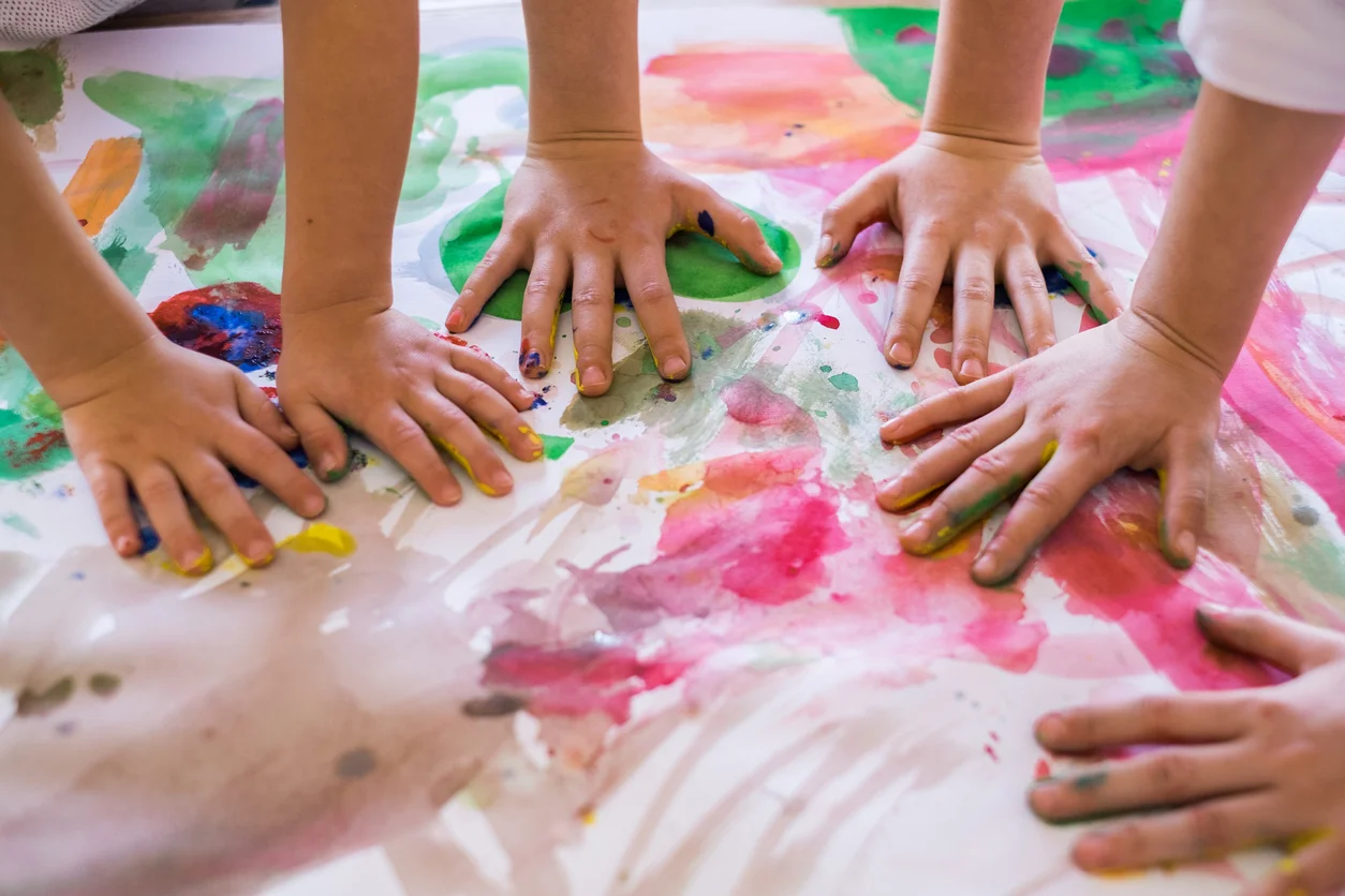 Lots of little hands play with paint at Love Caerphilly