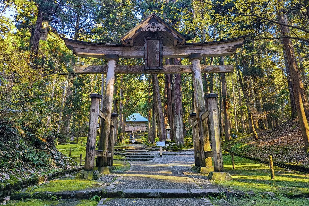 Heisenji features a grand ryobu-style torii (gate) with a unique roof feature, Katsuyama City, Fukui Prefecture, Japan (2025). Photo by Danny With Love.