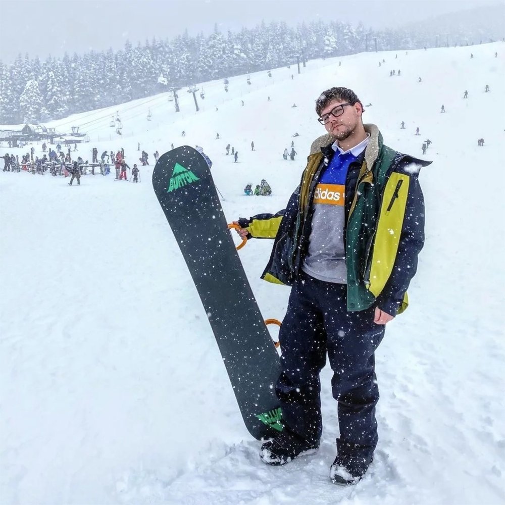  Posing with a rental snowboard at Ski Jam Katsuyama, Katsuyama City, Fukui Prefecture, Japan (2022). 