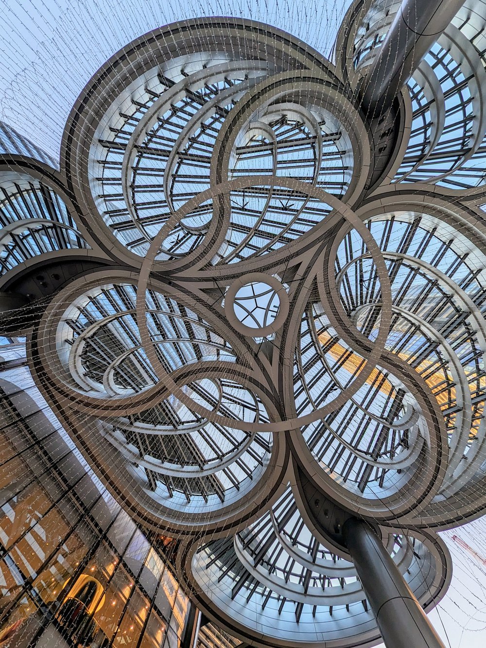  View of Heatherwick Studio’s swirling “Cloud” canopy, Minato City, Tokyo, Japan (2023). Photo by Danny With Love. 
