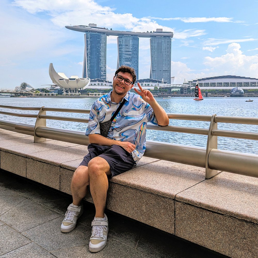  Posing at Marina Bay, with the hotel Marina Bay Sands in the distance, Singapore (2023). 