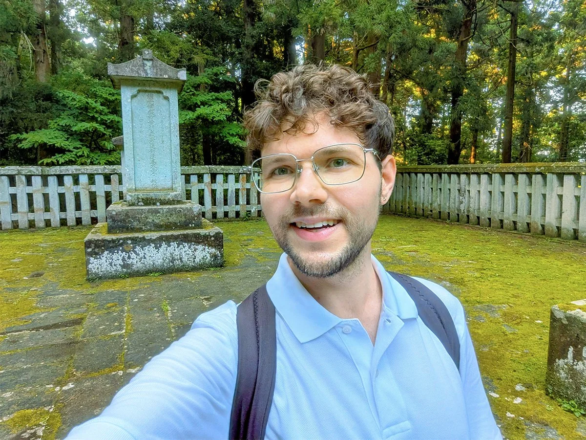 Posing at Senjojiki Cemetery (千畳敷) with the grave of Yūki Hideyasu (結城秀康), Daianzenji Temple, Fukui City, Fukui Prefecture, Japan (2026). Photo by Danny With Love.