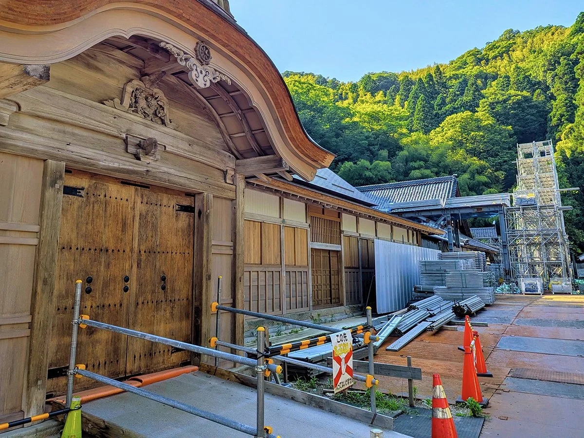 The main hall of Daianzeji Temple is closed for the Reiwa Restoration project, Fukui City, Fukui Prefecture, Japan (2026). Photo by Danny With Love.