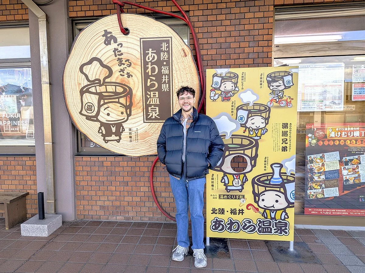 Posing with local Awara Onsen mascot Yumeguri Gonzo (湯巡権三), outside the Awara Tourist Information Center, Awara, Fukui Prefecture, Japan (2025).