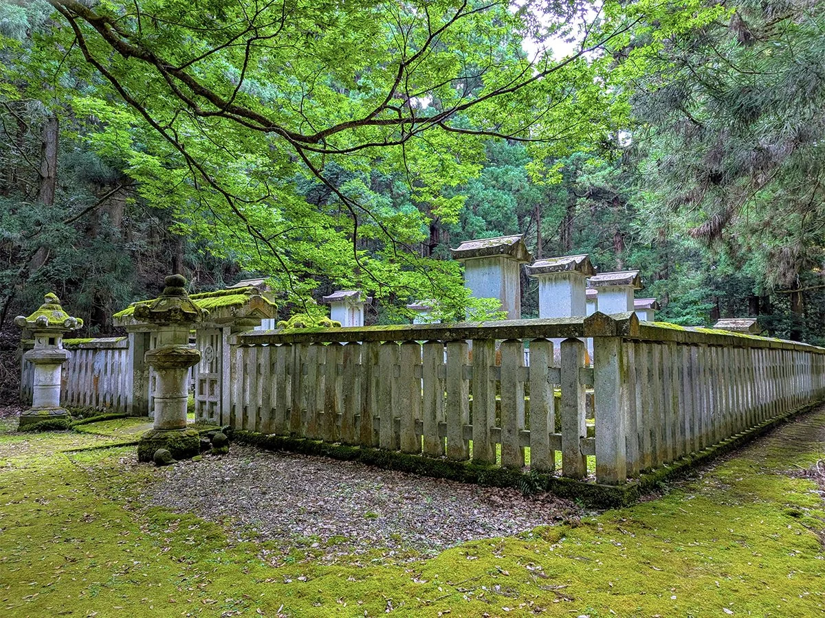 Senjojiki Cemetery (千畳敷) is the final resting place of Yuki Hideyasu and the Matsudaira clan, Daianzenji Temple, Fukui City, Fukui Prefecture, Japan (2026). Photo by Danny With Love.