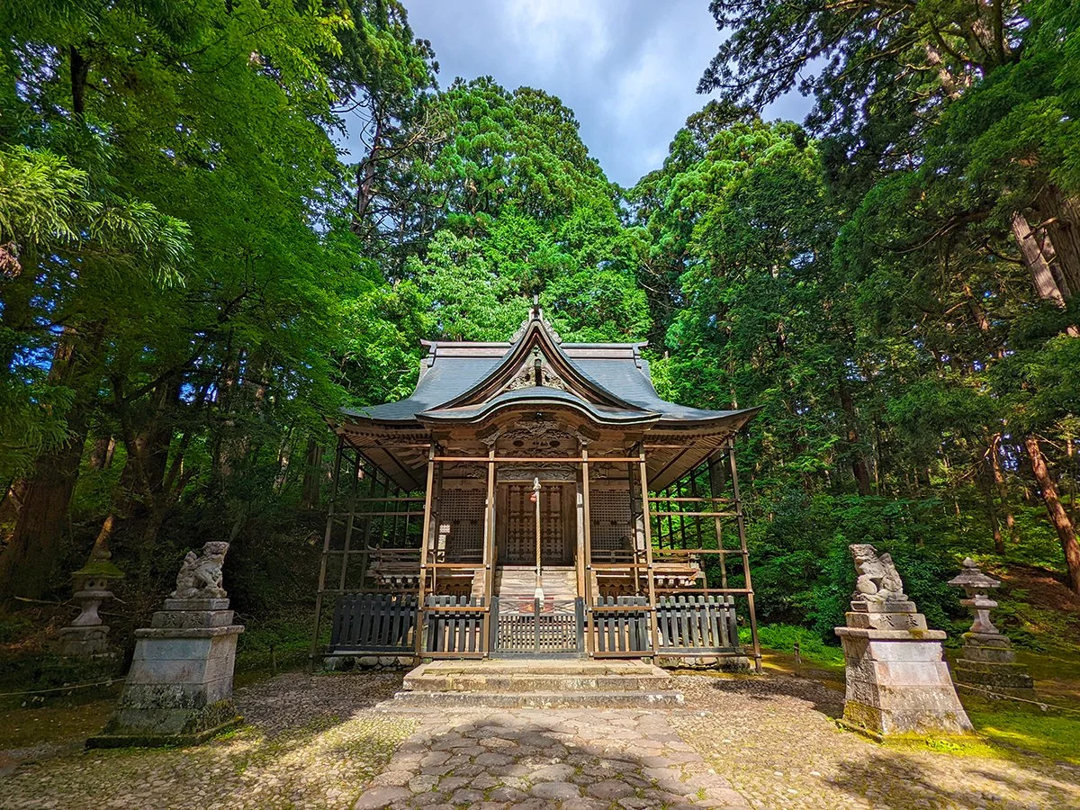 The main shrine at Heisenji Hakusan Shrine is dedicated to Mount Haku’s tallest peak Gozengamine, Katsuyama City, Fukui Prefecture, Japan (2022). Photo by Danny With Love.