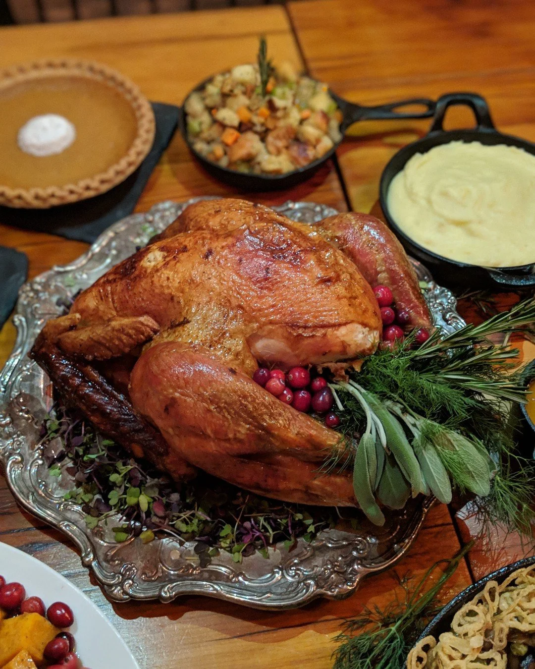 Last call for Thanksgiving orders! 🦃✨
Tomorrow, 11/19, is the final day to place your holiday order from us!

Make it an easy, delicious Thanksgiving and order here:
👉 thebarrowhouse.com/thanksgiving