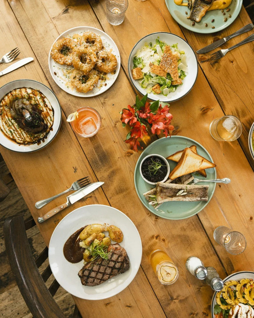 Now that's a good lookin' table! 
Seasonal plates, comforting classics, and just enough wine to make you stay a little longer. See you soon!