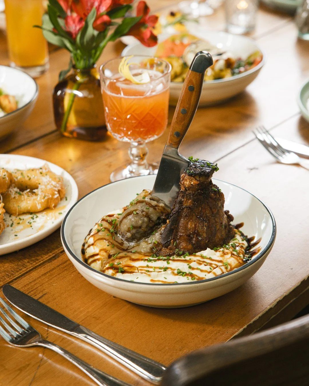 Our Pork Shank is comfort on a plate and the perfect way to end your weekend. :)

🍽️ - Mashed Potatoes, Spiced Apple Sauce, Aged Balsamic