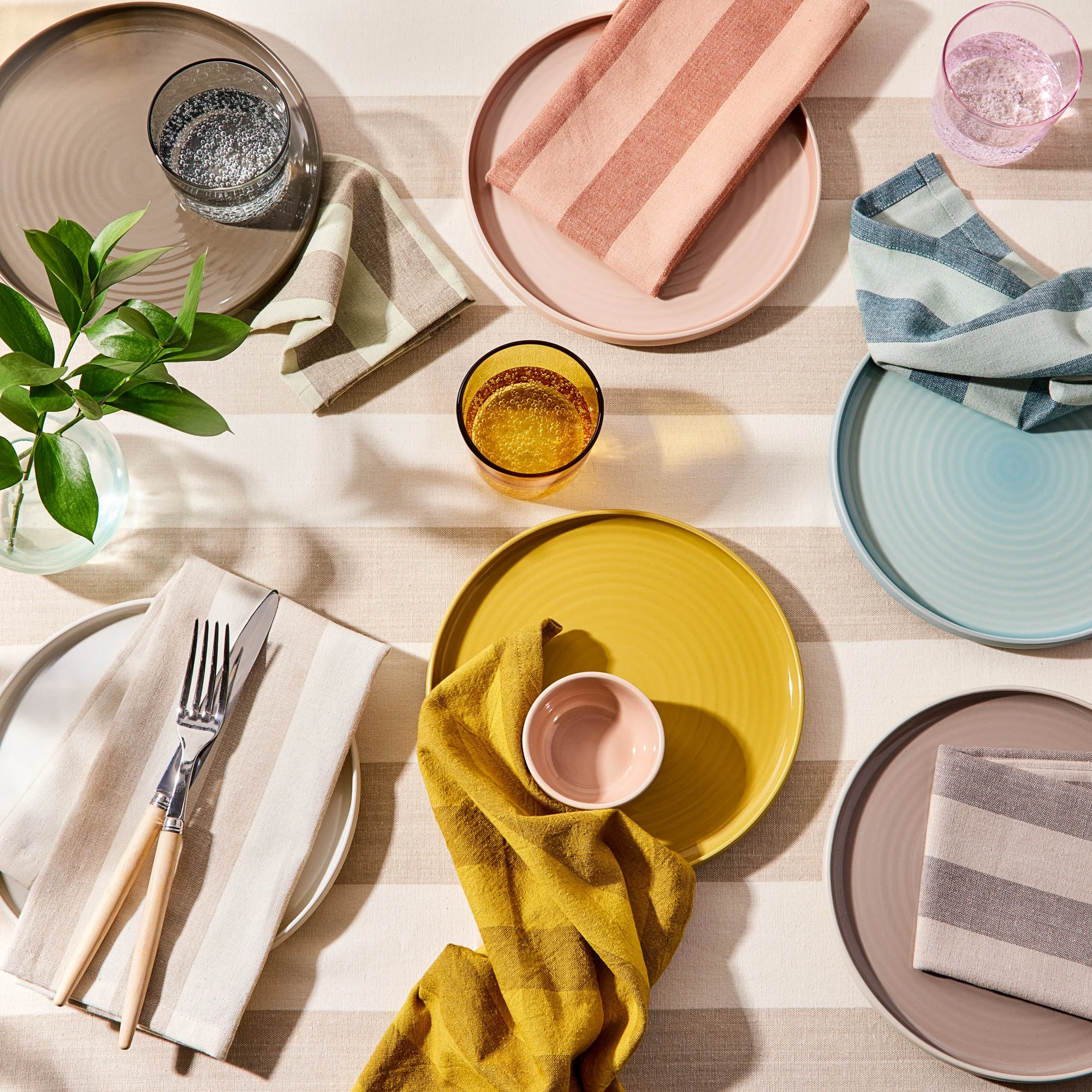2023-0706_email-hero_hawkins-brand-focus_hawkins-newness_table-linens-dinnerware_1x1_ty-mecham.jpg