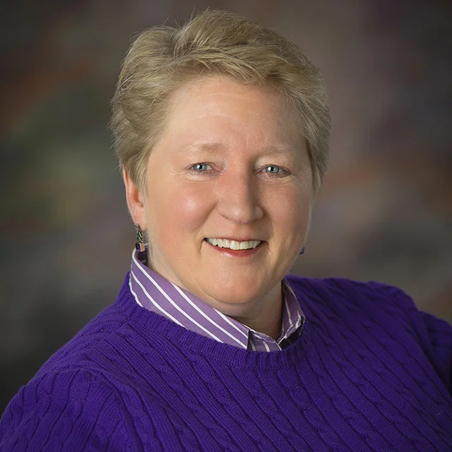 Hill_Janet_DSC0113_LinkedIn (1).jpg