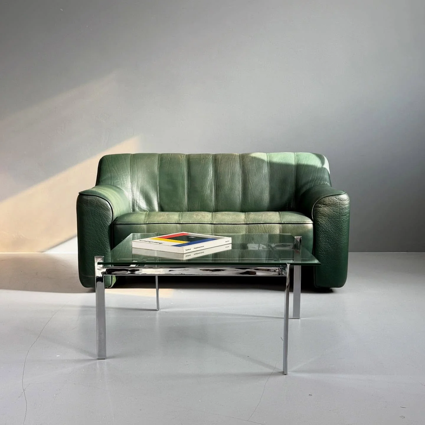 De Sede DS 44 in rare green 

1450 Chf
L138 B90 H71

#studiovintagezurich #vintage #zurich #z&uuml;rich #z&uuml;ri #midcenturymodern #schweiz #swiss #switzerland #midcenturymodernfurniture #vintagefurniture #uetikonamsee #vintageshop #chemieuetikon #