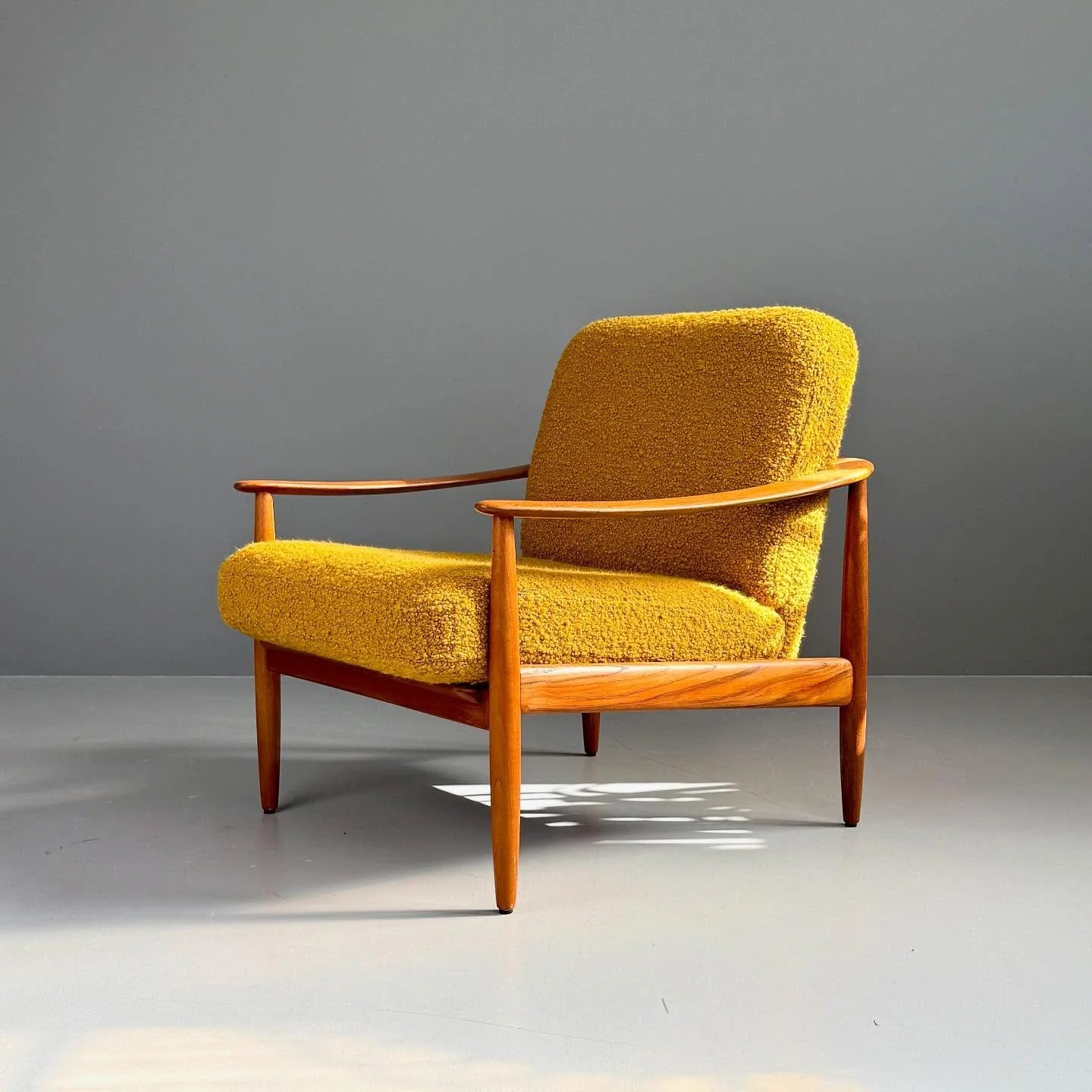 Armchair in Teak from Walter Knoll
New Upholstered

1650 Chf
B74 T80 H77 SH35

#studiovintagezurich #vintage #zurich #z&uuml;rich #z&uuml;ri #midcenturymodern #schweiz #swiss #switzerland #midcenturymodernfurniture #vintagefurniture #uetikonamsee #vi