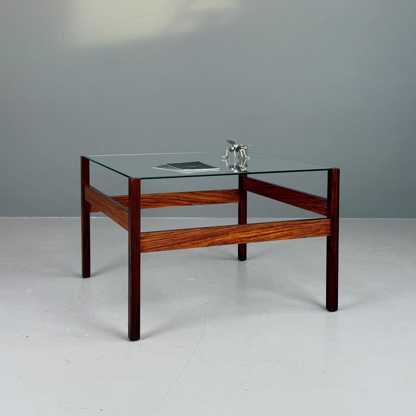 Coffeetable in Palisander 

450 Chf
B60x60 H40
neues Glas

#studiovintagezurich #vintage #zurich #z&uuml;rich #z&uuml;ri #midcenturymodern #schweiz #swiss #switzerland #midcenturymodernfurniture #vintagefurniture #uetikonamsee #vintageshop #chemieuet