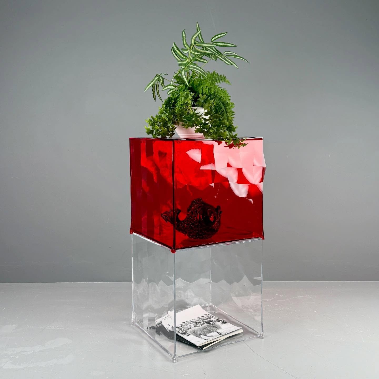 Optic Kubus von Patrick Jouin, Kartell

150 Chf transparent 
170 Chf rot
B40 T40 H40

#kartell #patrickjouin #optic #vintageshop #interiordesign aa