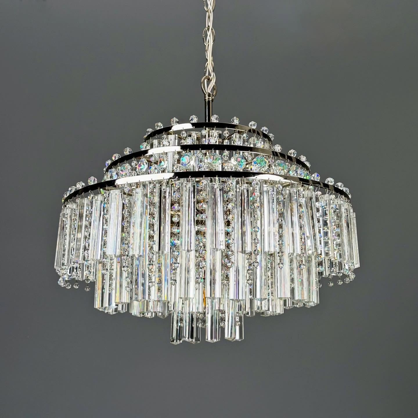 Grosser Kronleuchter von Palwa,
60er Jahre neuwertig 

1450 Chf
D55 H50/110

#kronleuchter #palwa #chandelier #vintagelamps #midcenturylamps