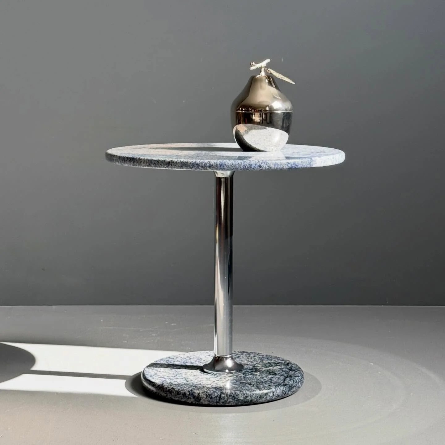 Beistelltisch aus blauem Granit

480 Chf
D50 H50

#granit #beistelltisch #salontisch #sidetable #steintisch