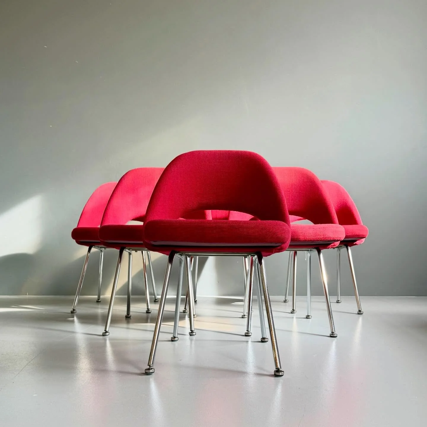 Eero Saarinen Executive Chairs, Set of 6

2700 Chf
(450 / chair) 

#eerosaarinen #saarinen #executivechair #knollinternational #designklassiker