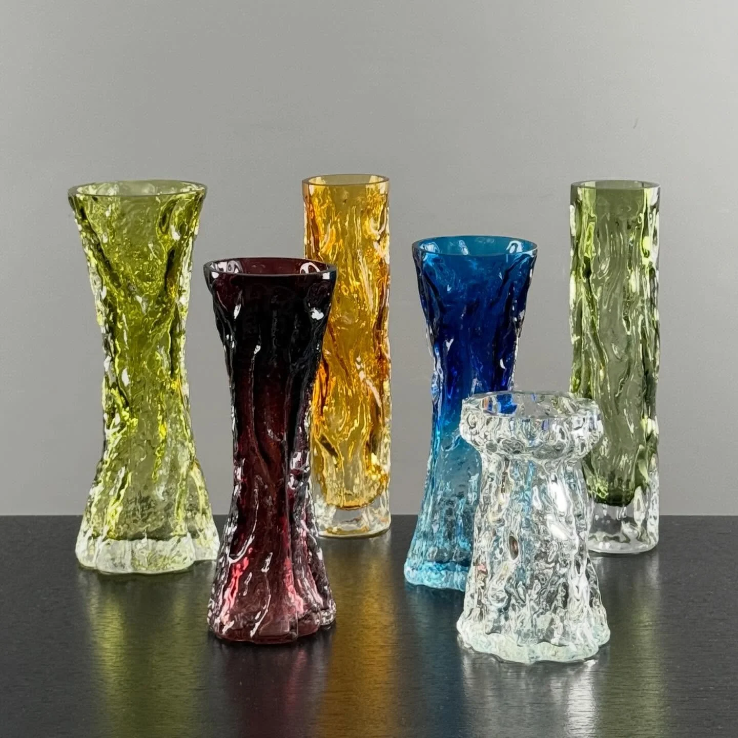 Rinden Vasen von Ingrid Glash&uuml;tte

Gr&uuml;n 85 
Violett 75
Bernstein 75
Blau 75
Glas 65
Gr&uuml;n 75

#Barkvase #rindenvase #ingridglass #ingridglassh&uuml;tte #vintagevase